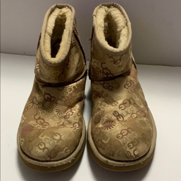 UGG Shoes - UGG AUSTRALIA CLASSIC MINI WOMEN Size 8